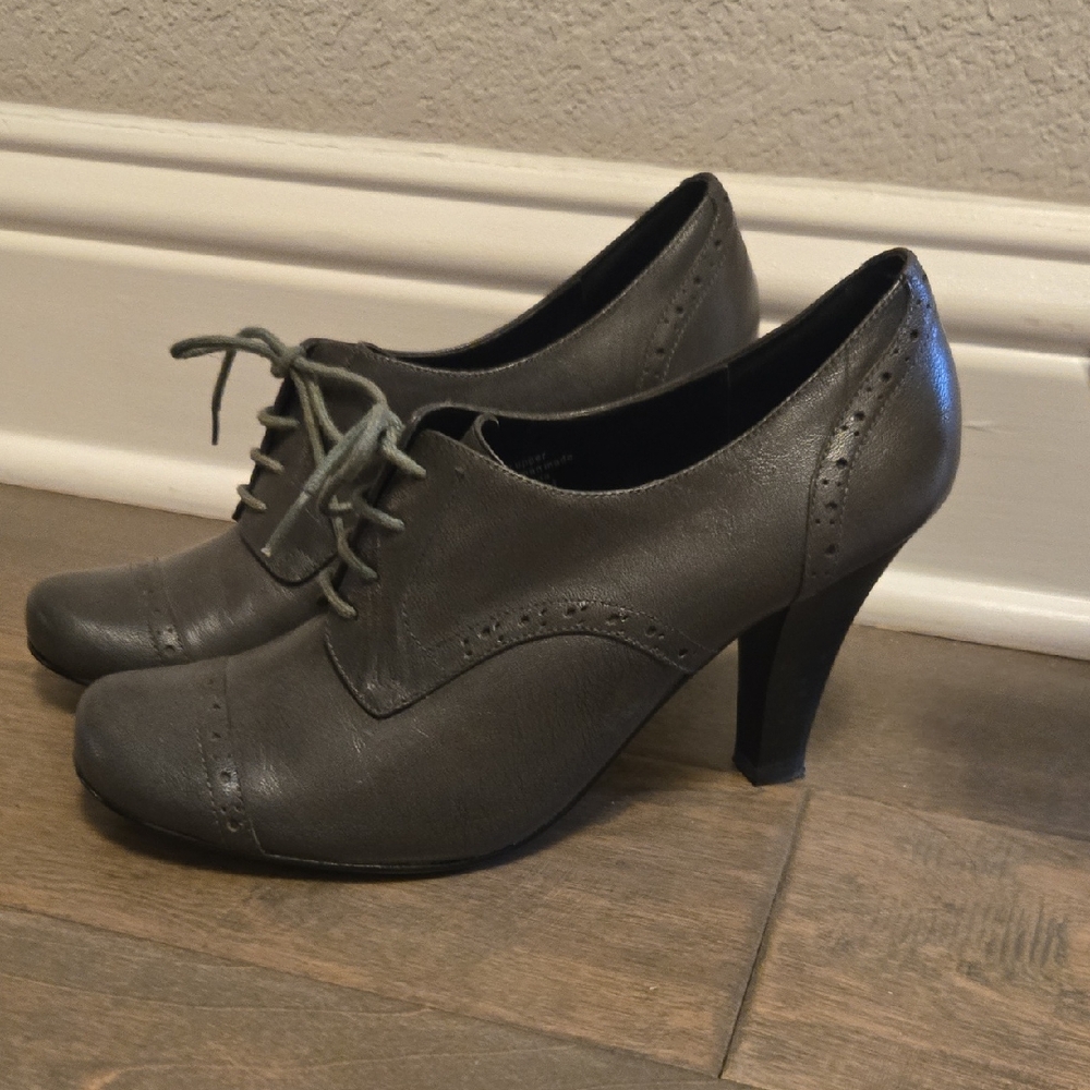 Style & Co Grey Oxford Heels Like New Womens Size 7.5